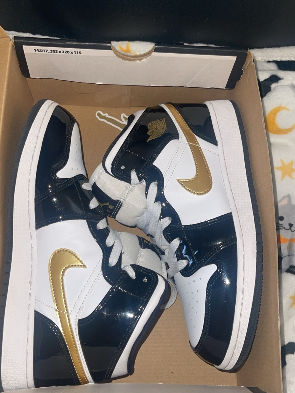 Air Jordan 1 Mid SE (GS) black/white/gold 7Y